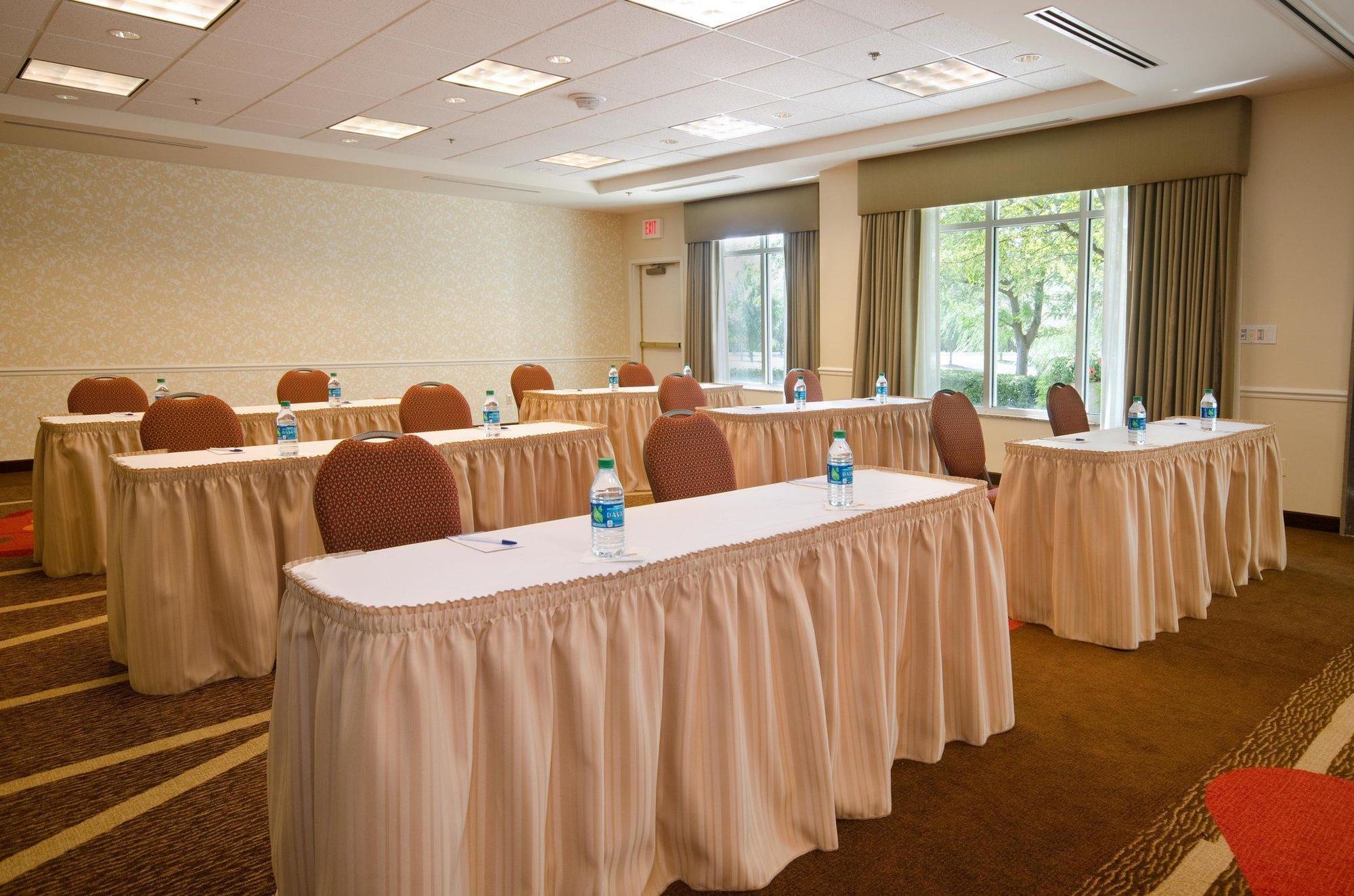 Hilton Garden Inn Wichita Dış mekan fotoğraf